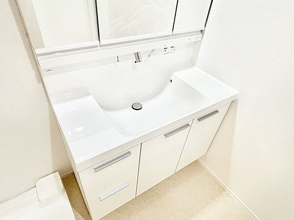 ハンドシャワー付き！使いやすい洗面台。