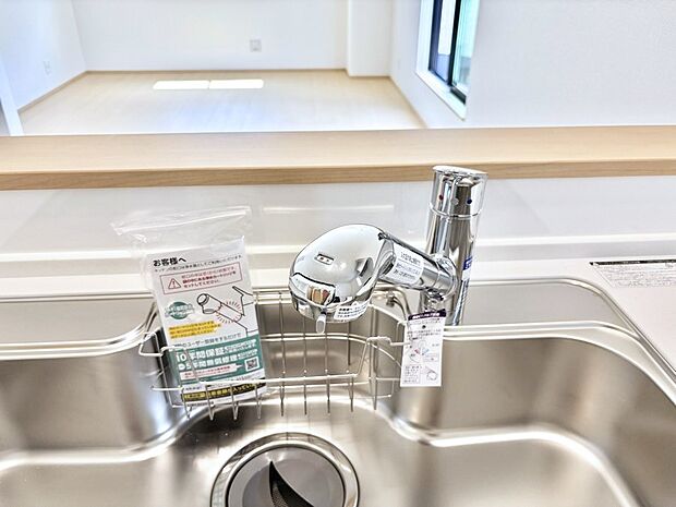 いつでも清潔なおいしいお水を。一つの水栓で水道水と浄水を使い分け。