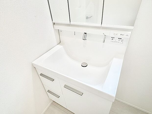 ハンドシャワー付き!使いやすい洗面台。