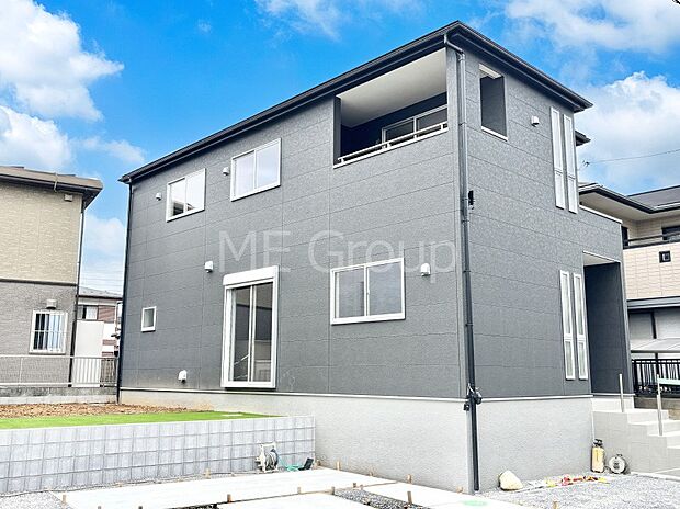 たっぷりの陽光と心地よい風が舞い込む住まい