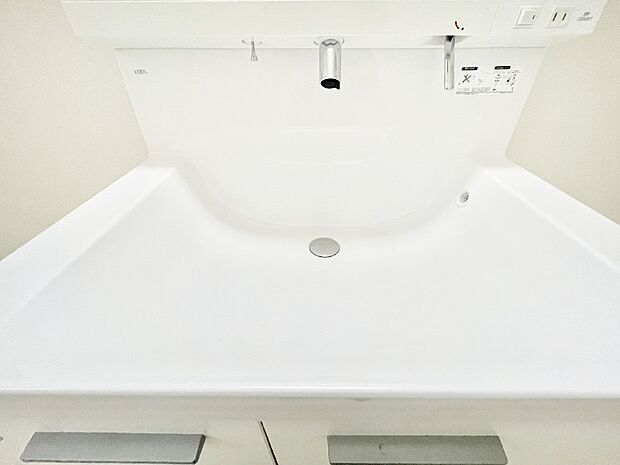 ハンドシャワー付き!使いやすい洗面台。