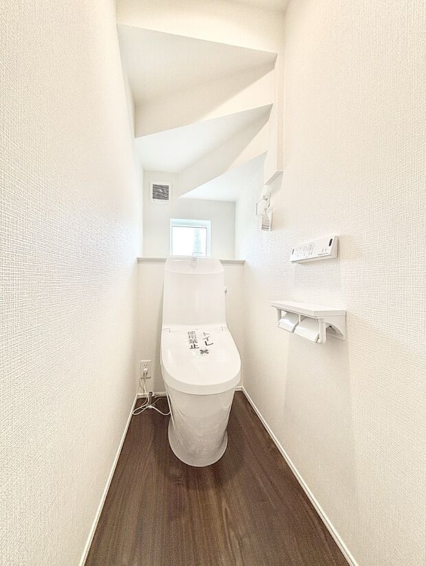 トイレは安心の2箇所！朝のバタバタも一安心です。 