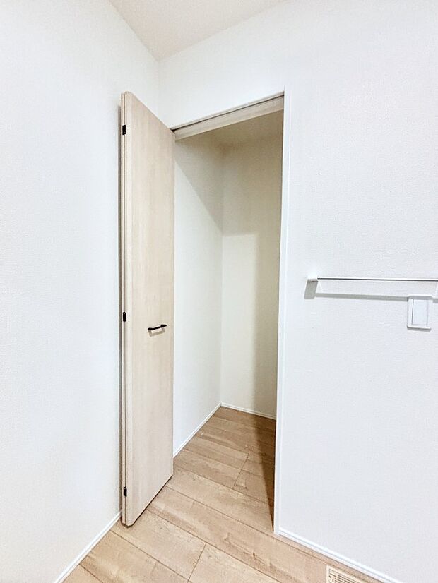 便利なリネン庫で、スッキリした使いやすい洗面室に