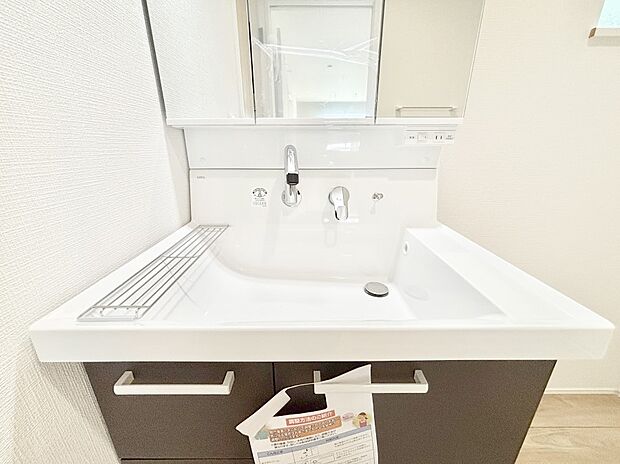 ハンドシャワー付き！使いやすい洗面台。