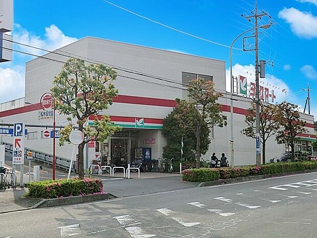 スーパー 700m ヨークマート三室店