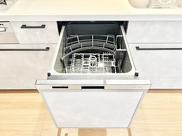 面倒なお片づけは食洗機にお任せ！家事の負担が減って、時間にも気持ちにもゆとりができます。