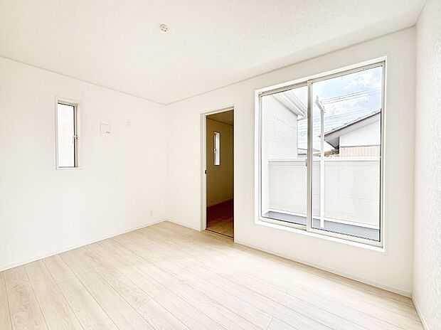 ウォークインクローゼットがあるお部屋!季節ごとの入れ替えも不要で便利です。