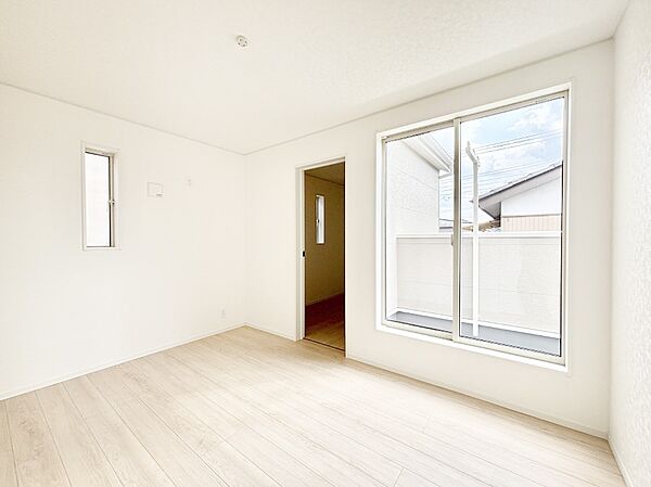 ウォークインクローゼットがあるお部屋！季節ごとの入れ替えも不要で便利です。