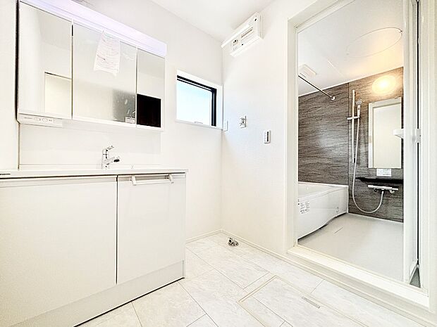 清潔感のある快適空間です。毎日の身支度も気持ち良くお使い頂けます。 