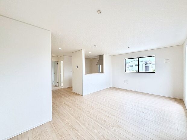 日当たりの良いリビング。お気に入りのグリーンを飾れば更に心地よさがアップ！