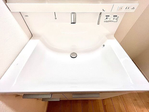 ハンドシャワー付き!使いやすい洗面台。