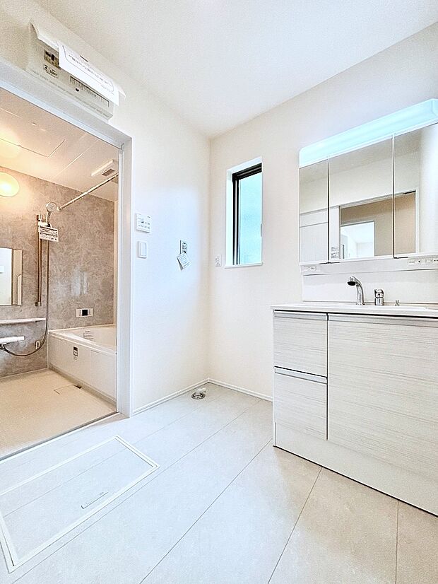 清潔感のある快適空間です。毎日の身支度も気持ち良くお使い頂けます。 