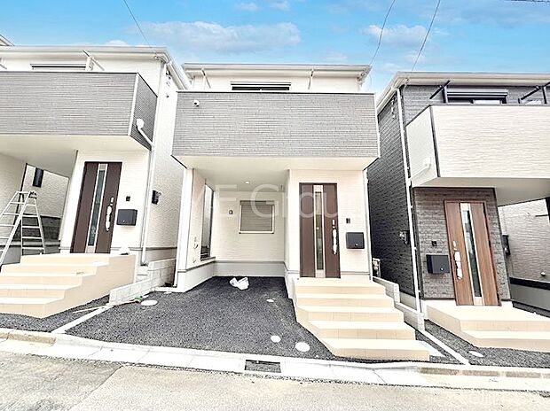 洗練された外観、上質な住空間が広がる室内は永く安心して過ごせる住居です。