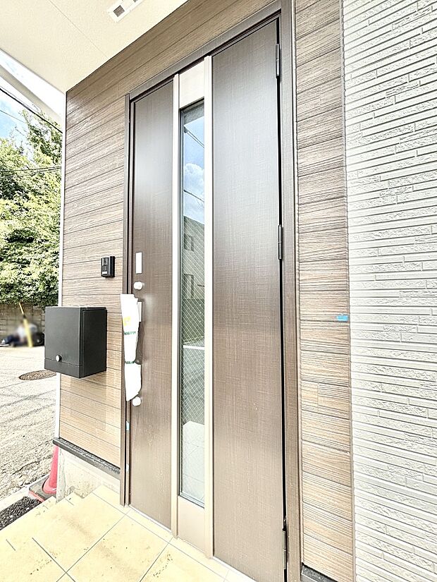 大切な家族、来客を出迎える玄関。