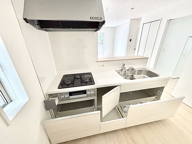 使いやすさを優先したスライド式収納タイプ！