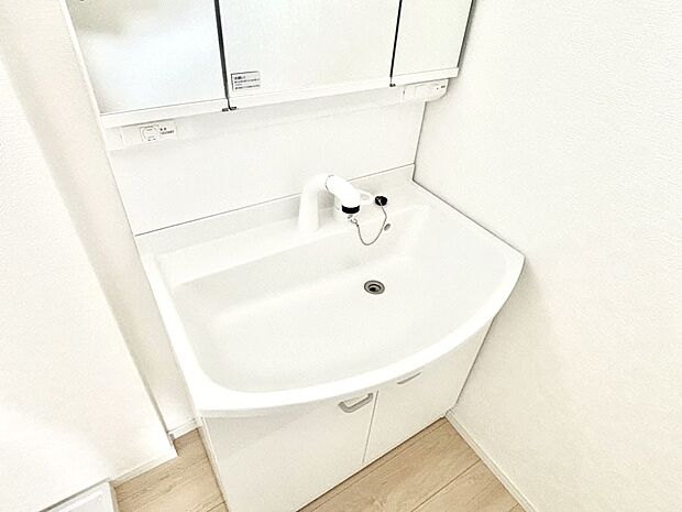ハンドシャワー付き！使いやすい洗面台。