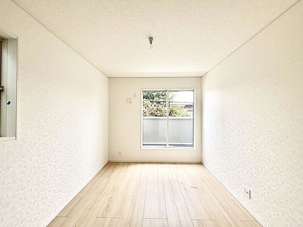 バルコニーから入り込む明るい陽光！心地のよいプライベートルームです