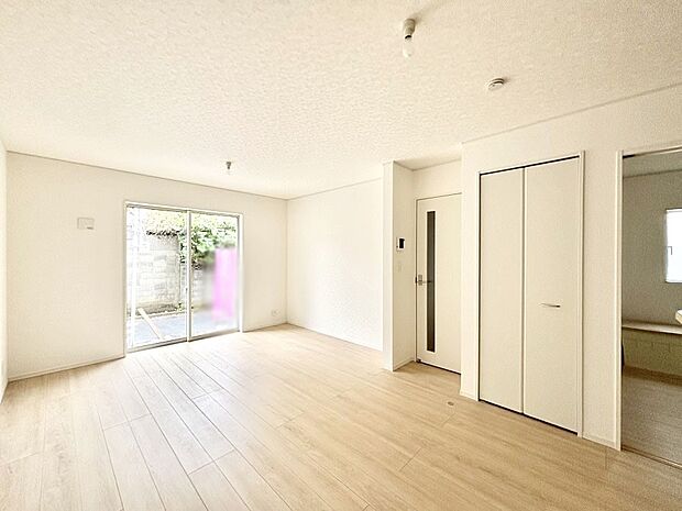 家族の笑顔が自然と生まれてくる、そんな雰囲気のダイニングに仕上がっています。
