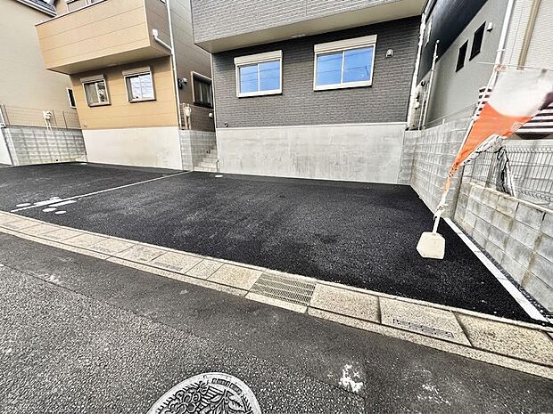 駐車2台可能!急なお客様の駐車に。また、ご家族の自転車スペースとしても大活躍。