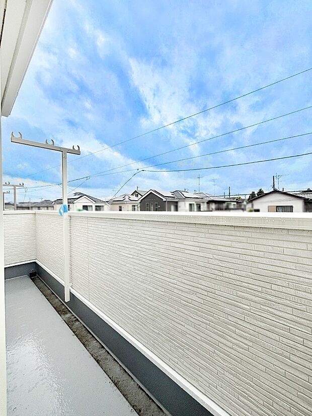 ゆったりバルコニーだから沢山お洗濯ものを干せます。
