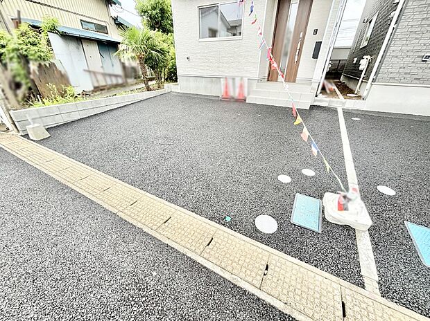 目の前が駐車場だと雨の日も大量にお買い物をした時も便利ですね