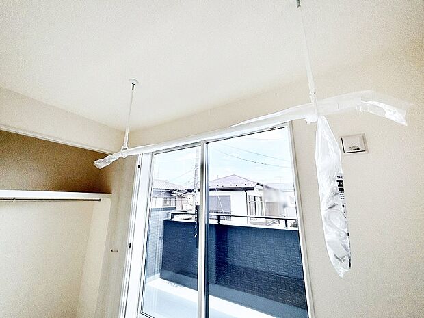 室内物干しポール。梅雨や花粉の時期に大活躍します。