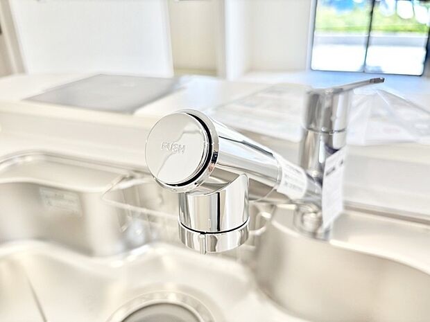 いつでも清潔なおいしいお水を。一つの水栓で水道水と浄水を使い分け。