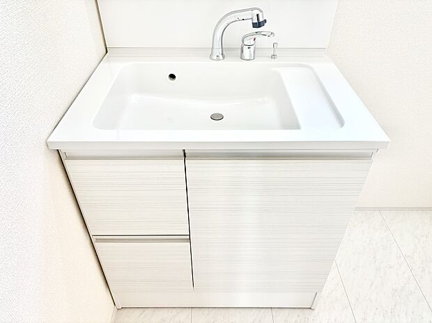ハンドシャワー付き!使いやすい洗面台。