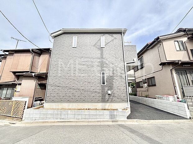 たっぷりの陽光と心地よい風が舞い込む住まい