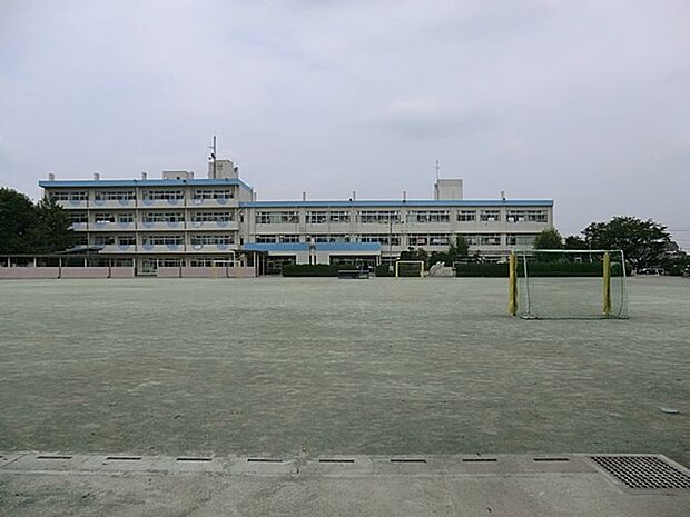 小学校 1400m さいたま市立春里丘小学校