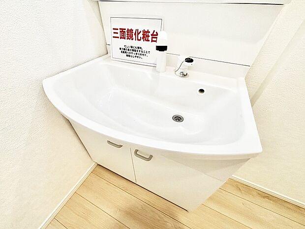 ハンドシャワー付き！使いやすい洗面台。