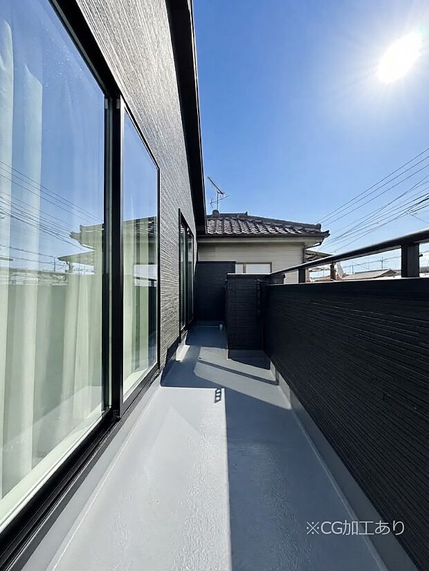 ゆったりバルコニーだから沢山お洗濯ものを干せます。