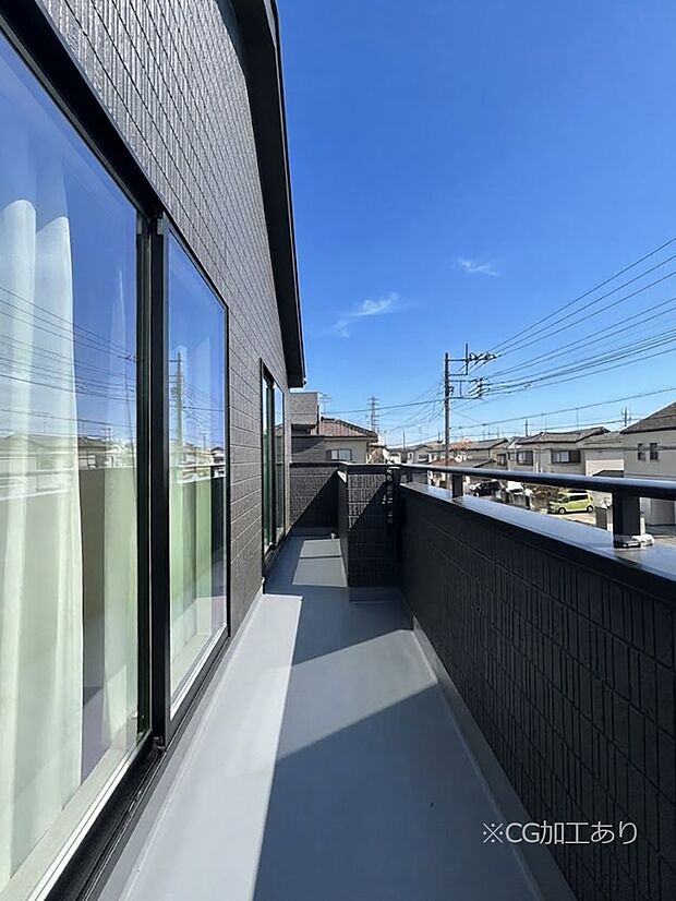 ゆったりバルコニーだから沢山お洗濯ものを干せます。