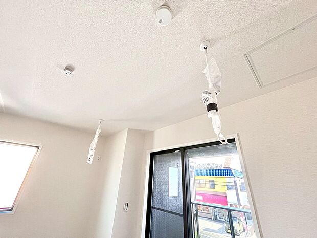 室内物干しポール。梅雨や花粉の時期に大活躍します。  