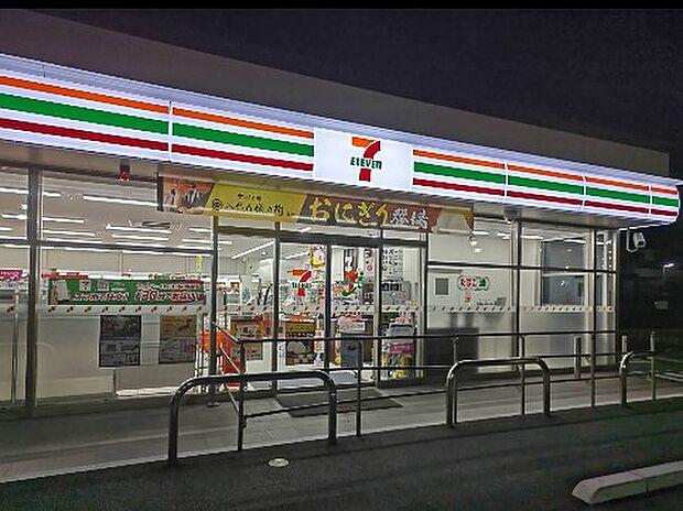 コンビニ 550m セブン-イレブン 草加松原5丁目店