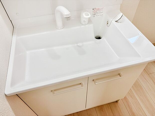 ハンドシャワー付き!使いやすい洗面台。