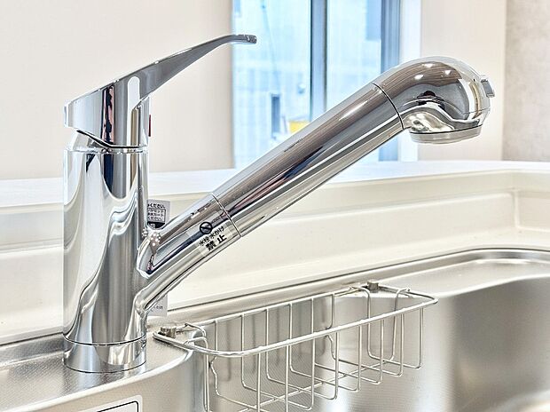 いつでも清潔なおいしいお水を。一つの水栓で水道水と浄水を使い分け。