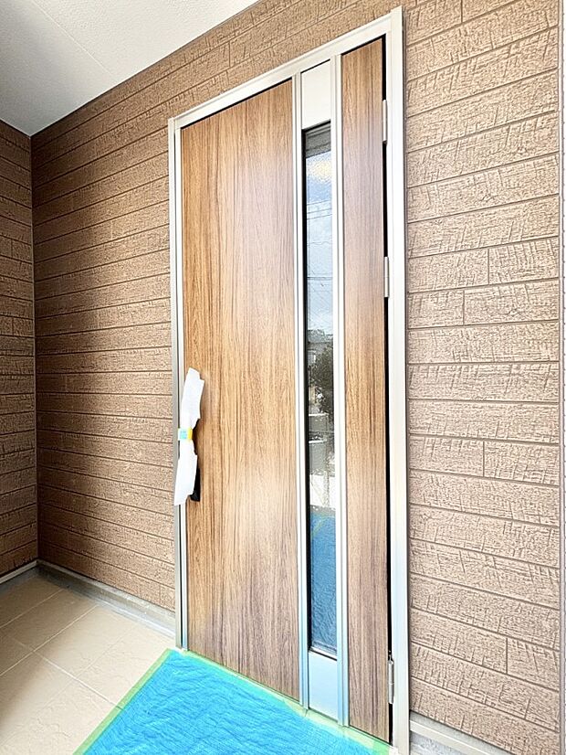 大切な家族、来客を出迎える玄関。