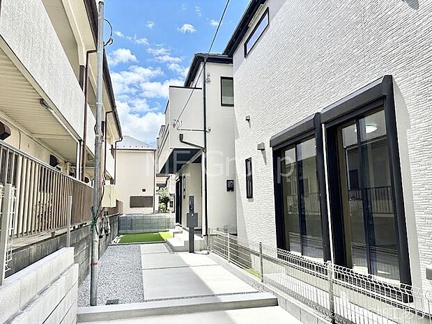 洗練された外観、上質な住空間が広がる室内は永く安心して過ごせる住居です。 