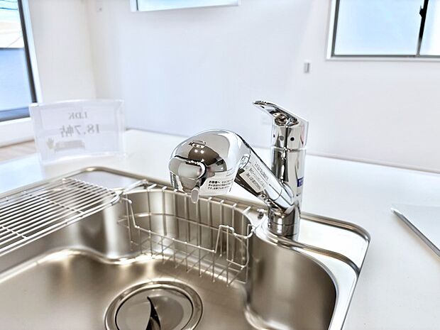 いつでも清潔なおいしいお水を。一つの水栓で水道水と浄水を使い分け。