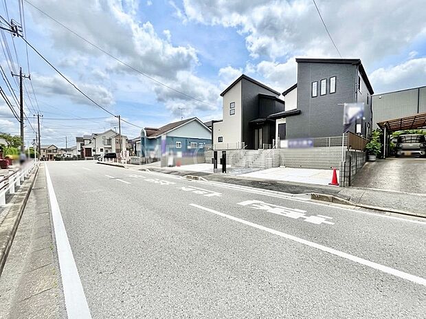 見通しの良さとともに、街並みに開放感を与えてくれます。