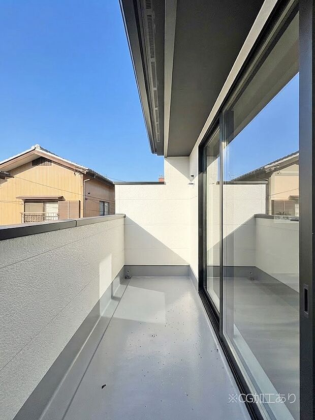暖かな陽光が降り注ぐバルコニーはお洗濯におすすめ。爽やかな風も心地よいです。