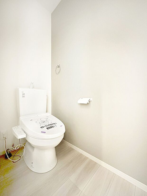 明るく清潔感のあるトイレです。 