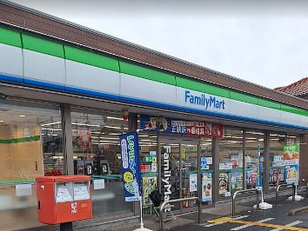 コンビニ 200m ファミリーマート 八潮鶴ヶ曽根店