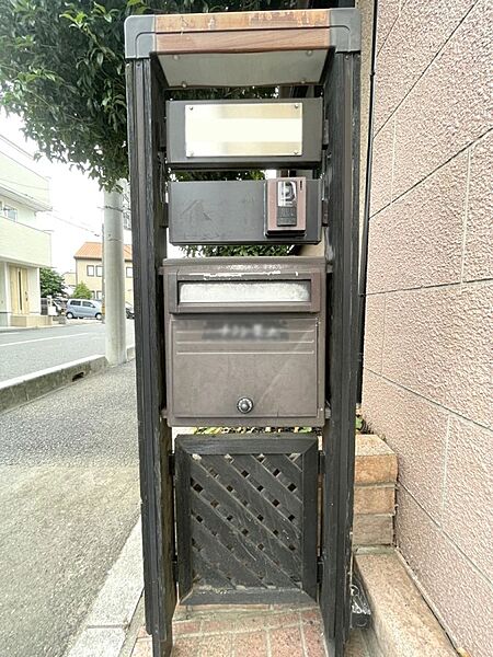 シンプルデザインのポスト。