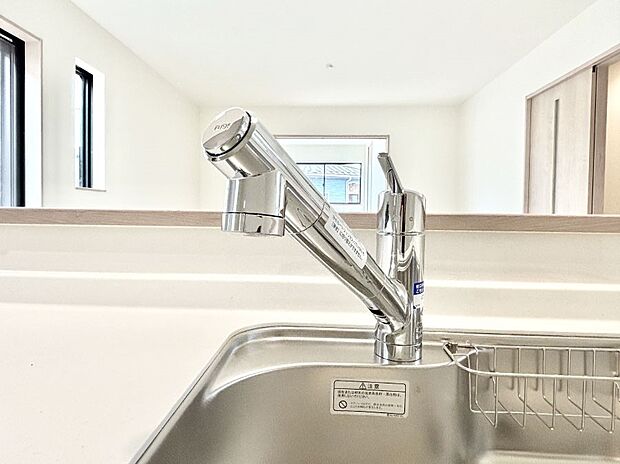 いつでも清潔なおいしいお水を。一つの水栓で水道水と浄水を使い分け。