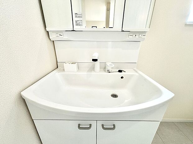 ハンドシャワー付き！使いやすい洗面台。