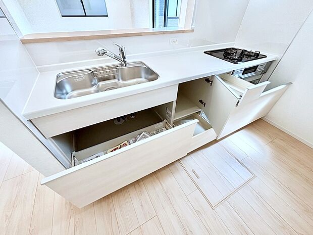 使いやすさを優先したスライド式収納タイプ！