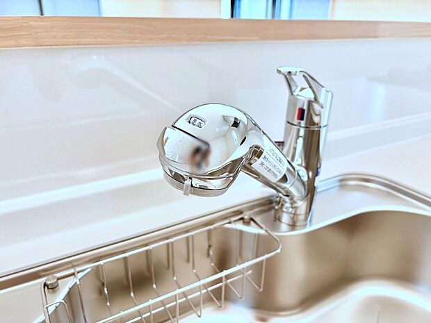 いつでも清潔なおいしいお水を。一つの水栓で水道水と浄水を使い分け。