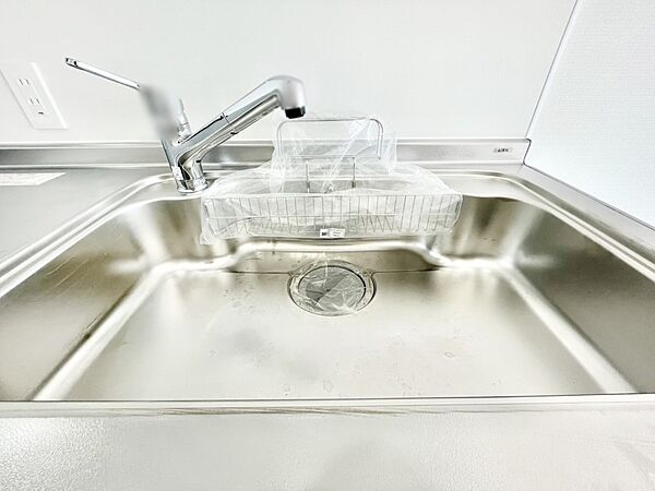 広々としたシンクでお料理やお皿洗いもラクラク快適に！